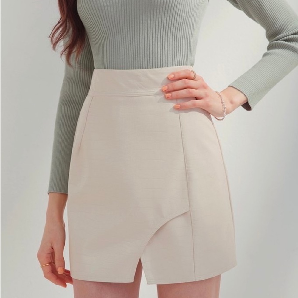Leather skirt